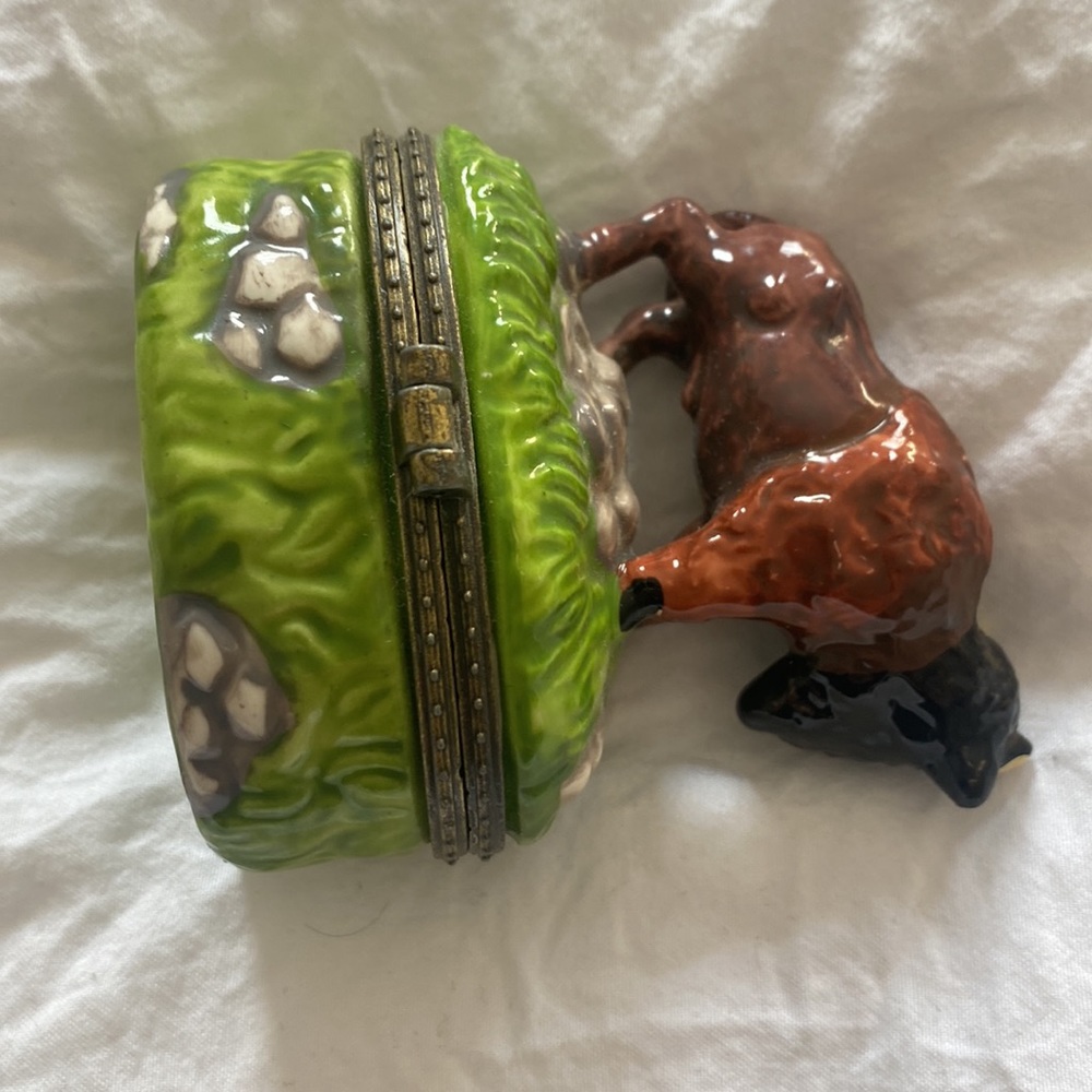 Hinged porcelain trinket box - buffalo - Picture 6 of 11